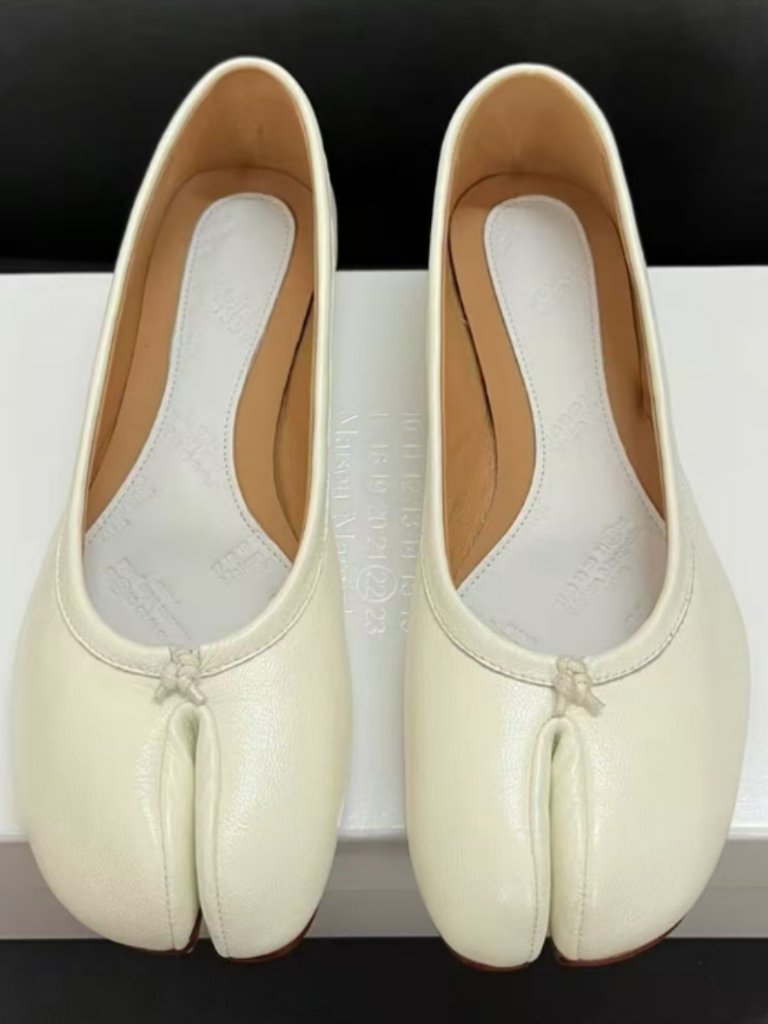Cream Leather Split-Toe Ballet Flats